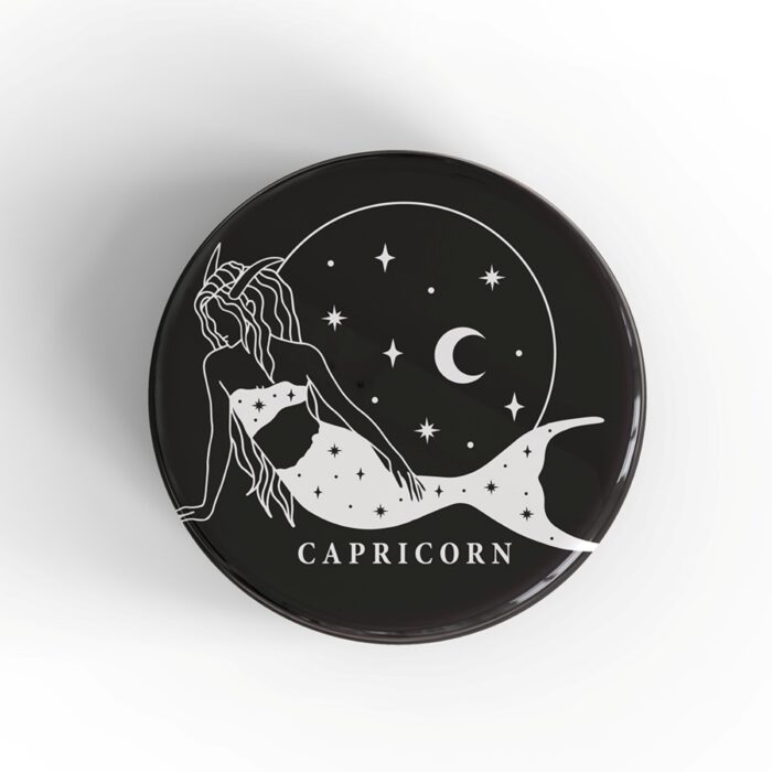 Capricorn Girl Badge/Magnet
