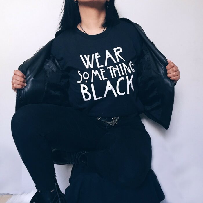 Waer something black 3