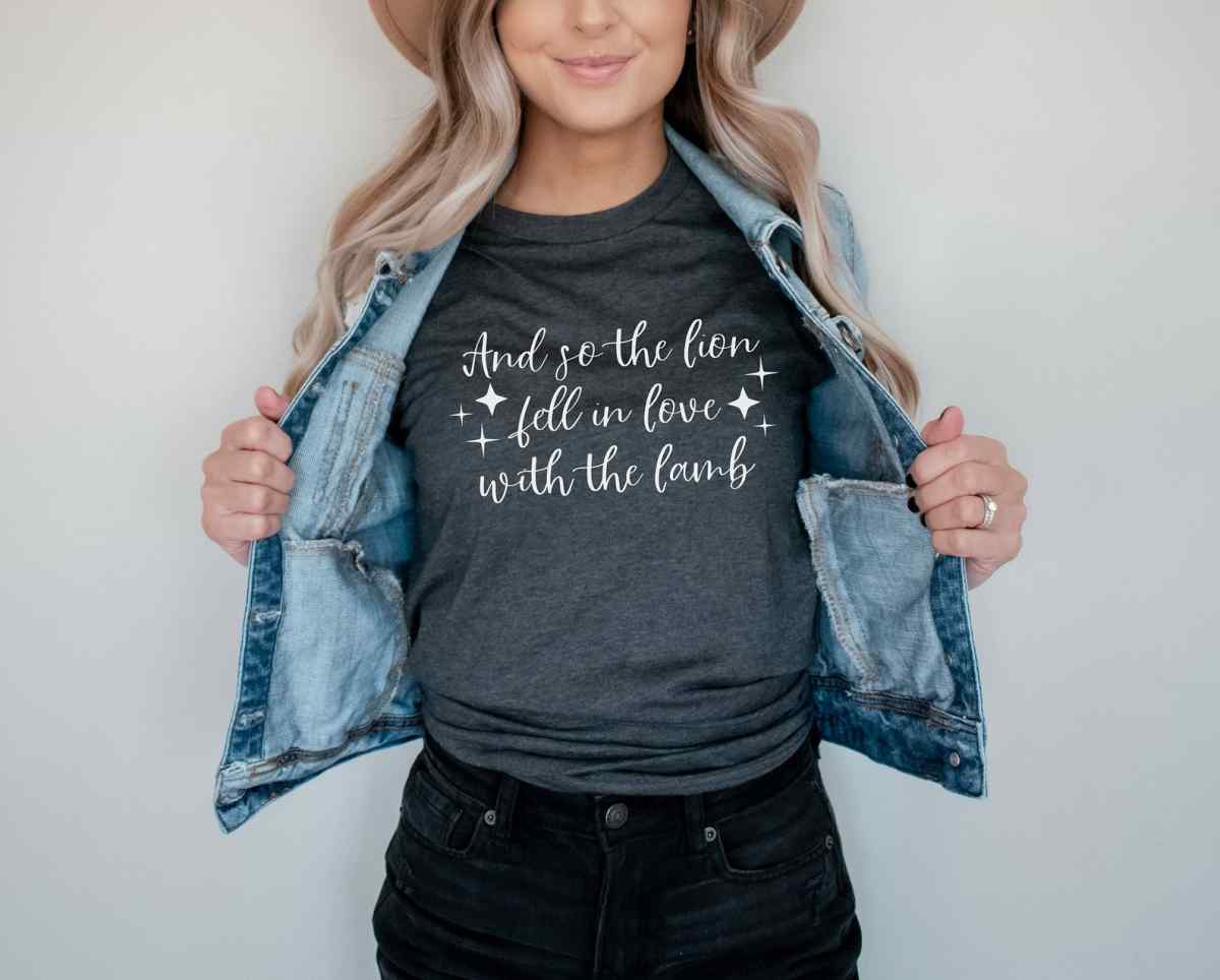 Lion Fell In Love With The Lamb T-Shirt Lion Fell In Love With The Lamb T-Shirt