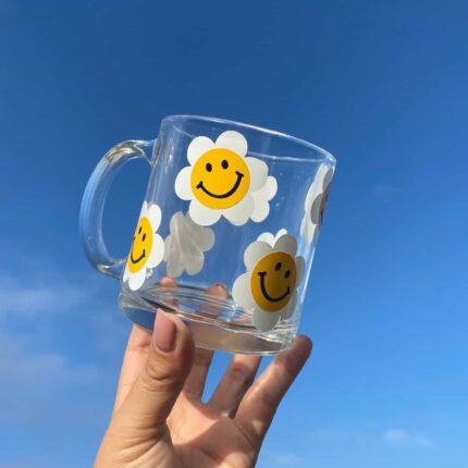 Smiley Daisy Glass Mug