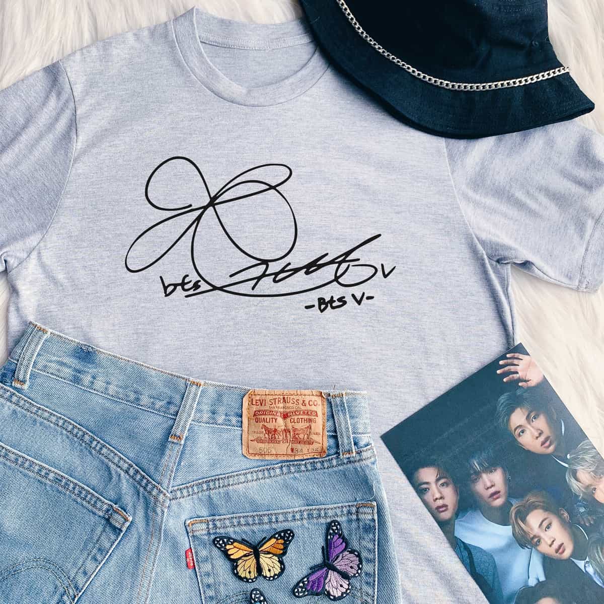 V Signature T-Shirt V Signature T-Shirt